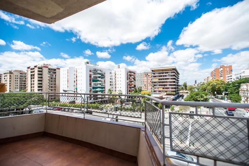 Amplio Piso En Nervion, Excelente Zona De La Ciudad. Apartment Севиля Екстериор снимка